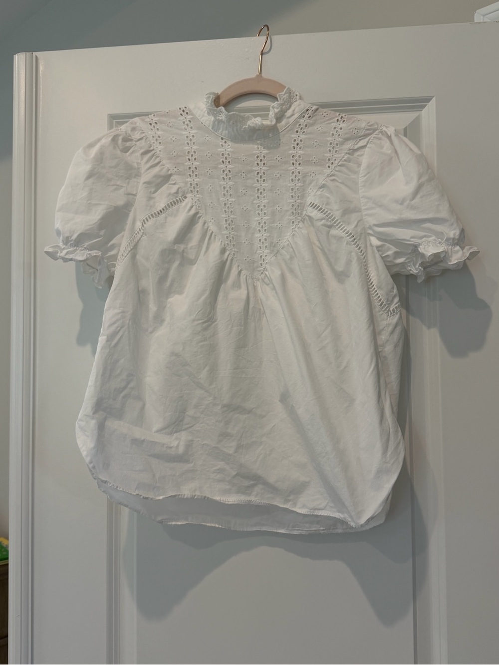 Free the Roses White Eyelet Ruffled Puff Sleeve Blouse
